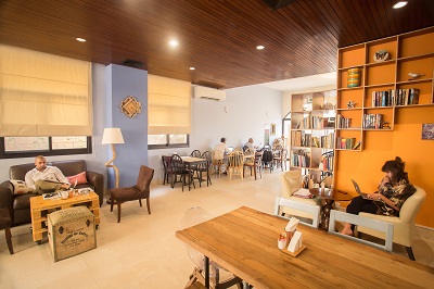 مقهى ذا ثيرد بليس كافيه في أبوظبي - review of the third place cafe abu dhabi 