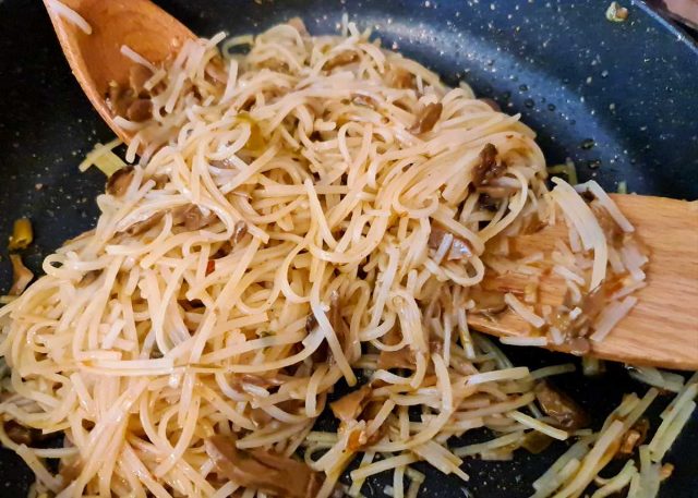 طريقة عمل باد تاي تايلاندي نودلز الأرز